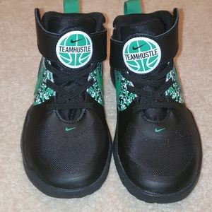 Boys Nike Team Hustle D9 sneakers